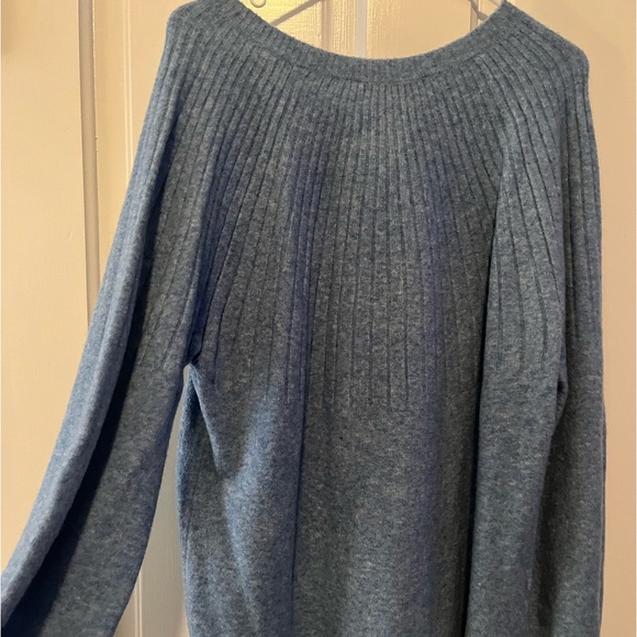 Loft sweater - Picture 2 of 3